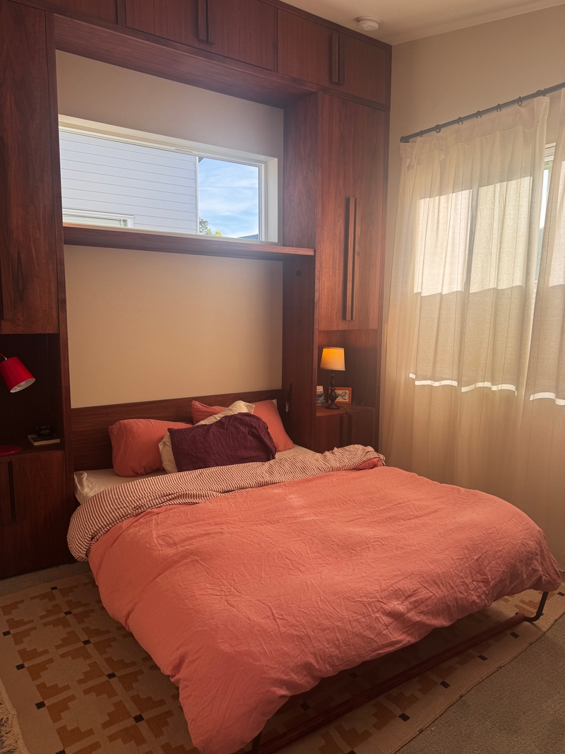 Murphy bed extended